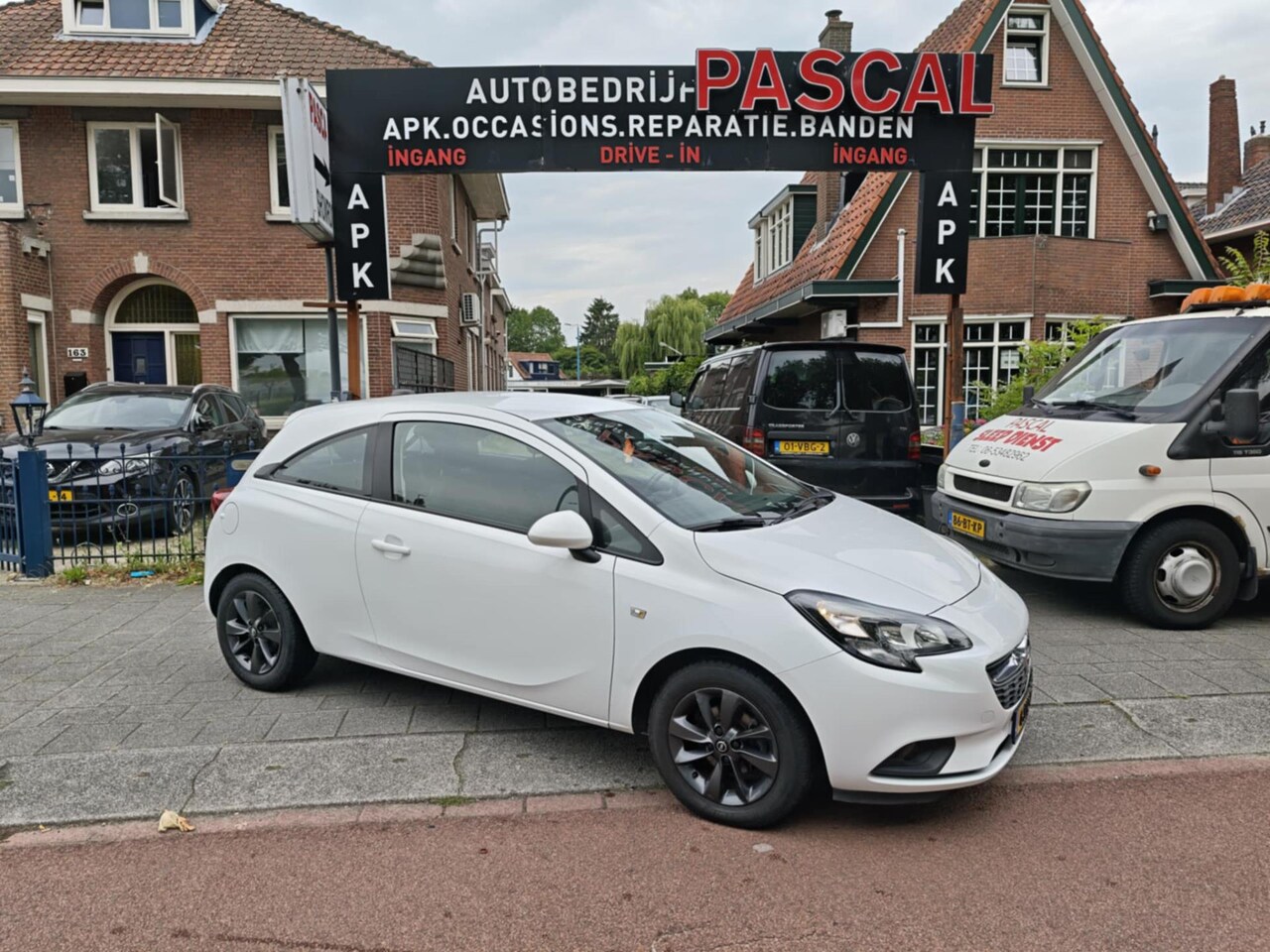Opel Corsa - 1.2-Navi-Parksensor-Cruise. - AutoWereld.nl