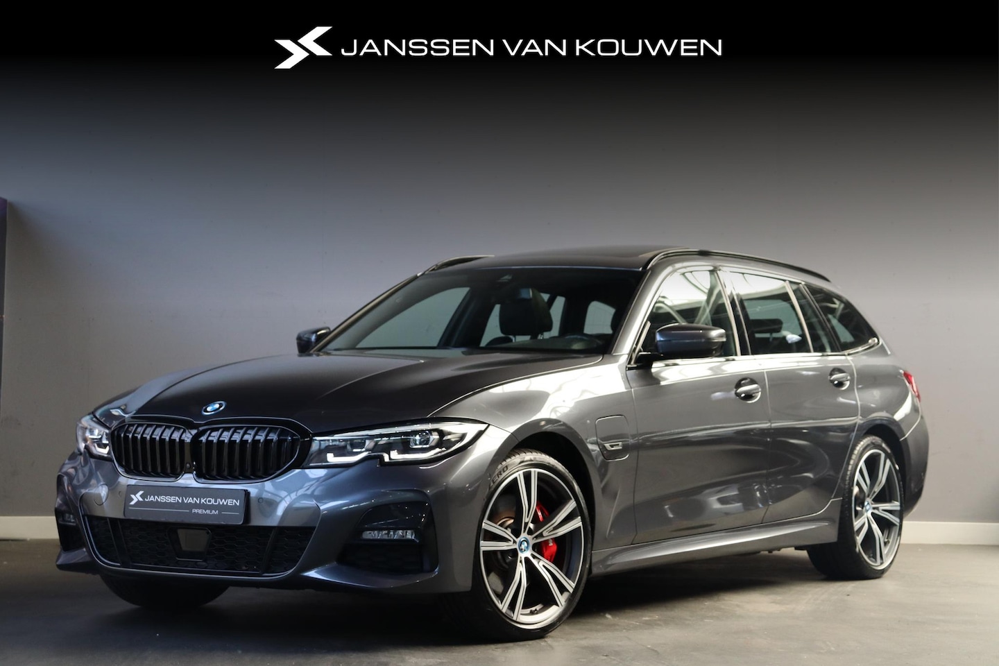 BMW 3-serie Touring - 330e xDrive M Sport Panoramadak Elektrische Stoelen Trekhaak Elektrisch Comfort Access - AutoWereld.nl