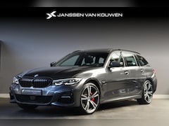 BMW 3-serie Touring - 330e xDrive M Sport Panoramadak Elektrische Stoelen Trekhaak Elektrisch Comfort Access
