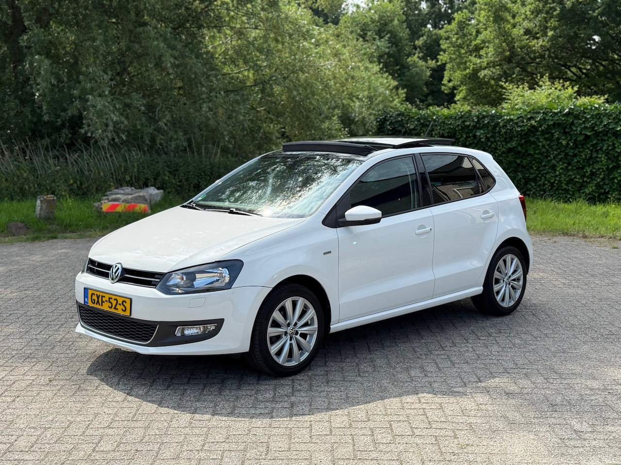 Volkswagen Polo - 1.2 TSI R-Line Edition PANO I ZEER MOOI I STOELVER I CLIMA - AutoWereld.nl