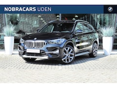 BMW X1 - sDrive20i High Executive xLine Automaat / Panoramadak / Trekhaak / Achteruitrijcamera / Sp