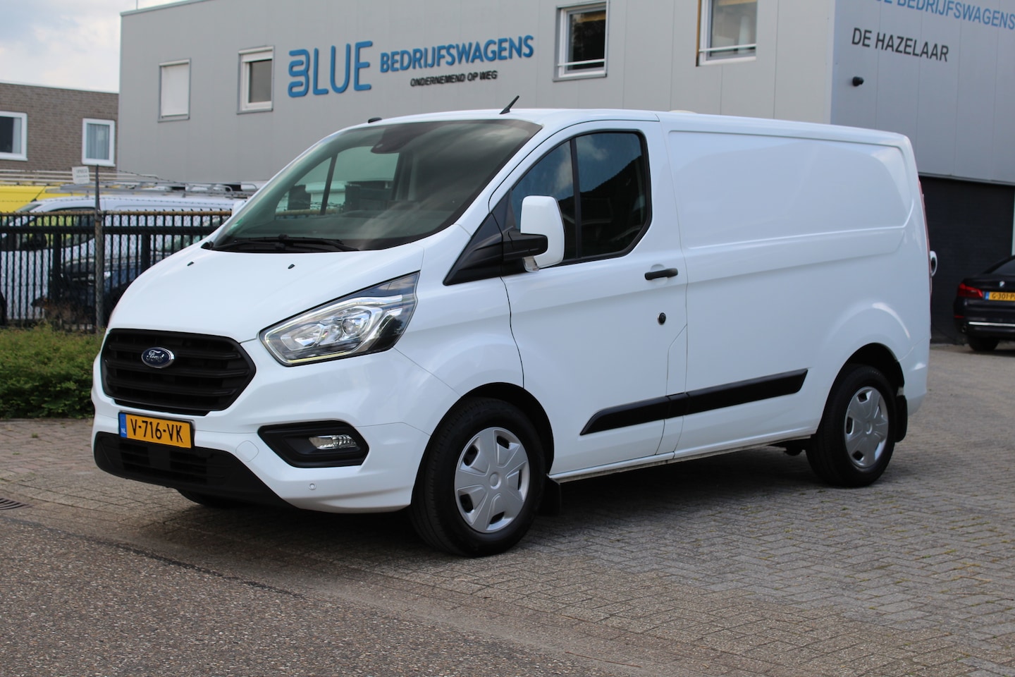 Ford Transit Custom - 340 2.0 TDCI 130PK Euro6 Automaat Trend ✓ 3-zits ✓ navigatie ✓ camera ✓ Led - AutoWereld.nl