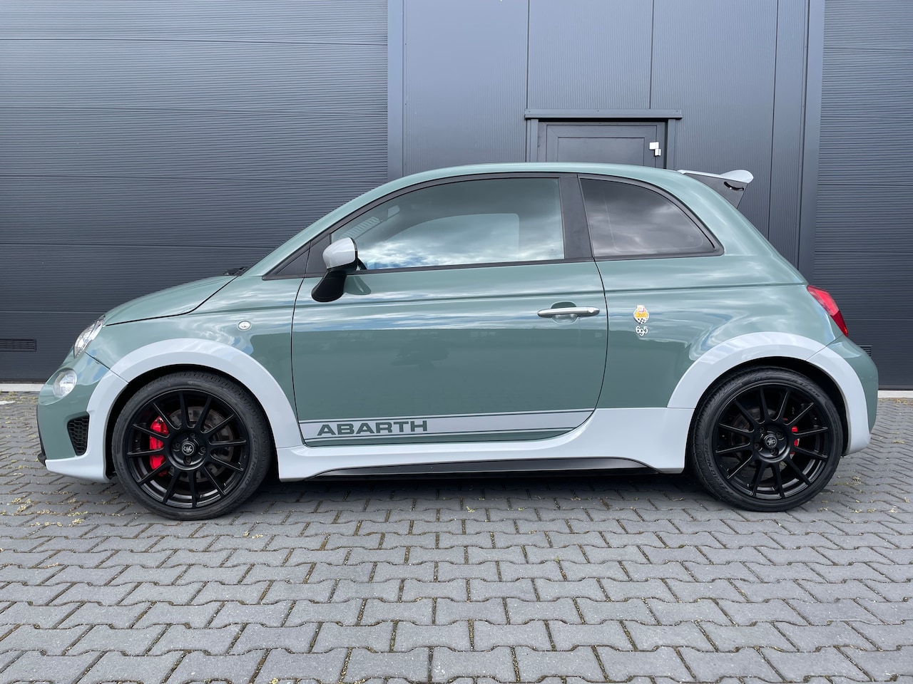 Fiat 500 - 1.4 T-Jet Abarth Competizione 70th Anniversary Abarth 695 - 70th Anniversary 180pk | One of 1949 | Beats | Apple CarPlay | Color Verde Mo - AutoWereld.nl