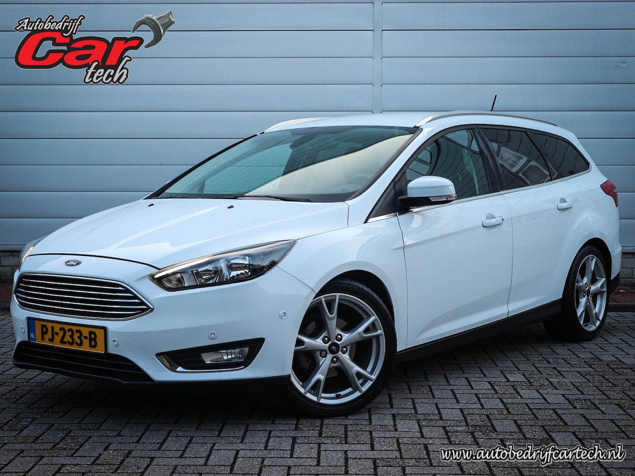 Ford Focus Wagon - 1.0 Titanium | Clima | Cruise | Navi | Pdc  Voor/Achter | Trekhaak | 17 Inch | - AutoWereld.nl