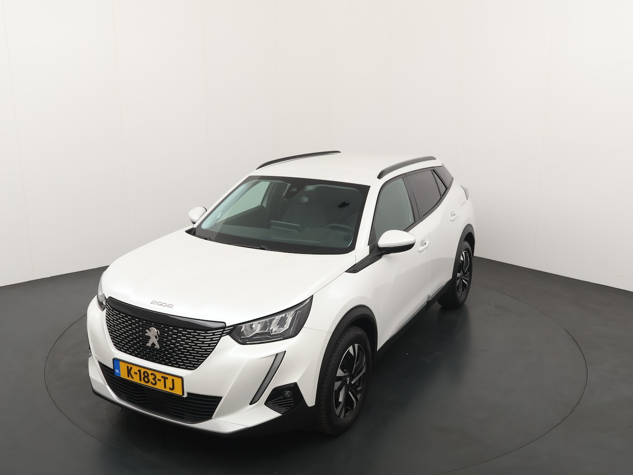 Peugeot 2008 - 1.2 PureTech Allure Pack | Trekhaak | Camera | Half leer | LED | Navi | Clima | Cruise | A - AutoWereld.nl