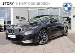BMW i5 - eDrive40 High Executive M Sport / Panoramadak / Adaptief onderstel professional / Trekhaak