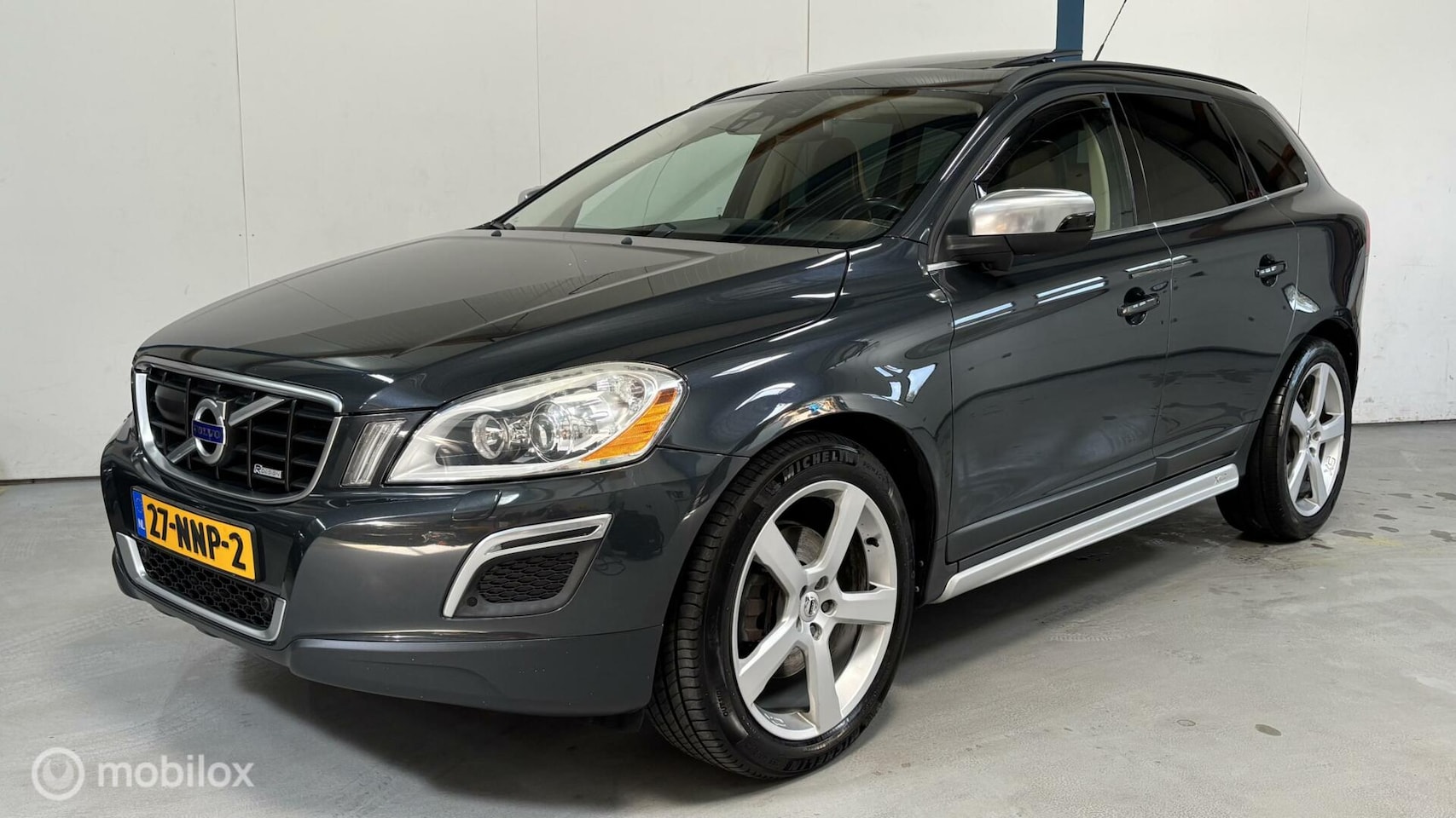 Volvo XC60 - 3.0 T6 AWD R-Design NL-AUTO / PANO / ACC - AutoWereld.nl