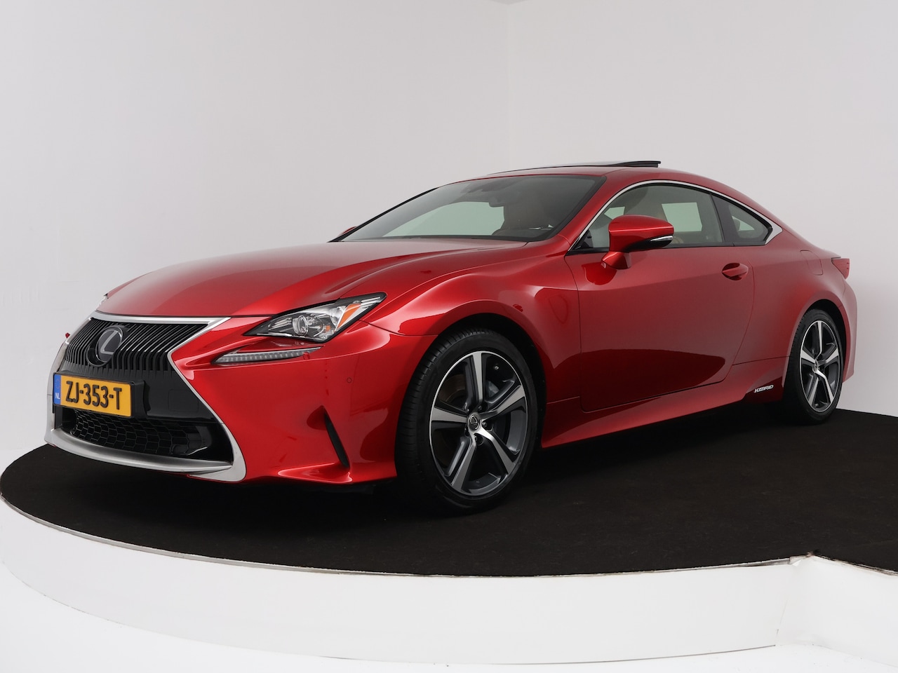 Lexus RC - 300h Business Line Pro | Navigatie | Schuif/kanteldak | Lederen Bekleding | - AutoWereld.nl