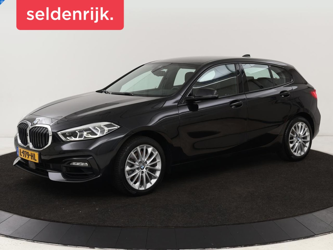 BMW 1-serie - 116i Business Edition | Camera | Carplay | Full LED | Live Cockpit | Navigatie | Parkeerhu - AutoWereld.nl