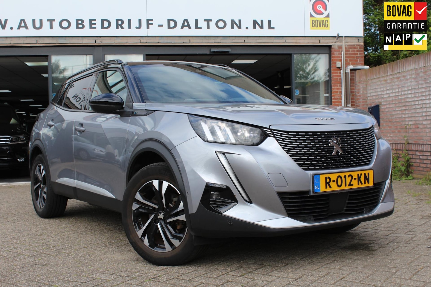 Peugeot e-2008 - EV GT 50 kWh TWO TONE COLOR / NAVIGATIE / AIRCO ECC / LAGE KM!!! - AutoWereld.nl