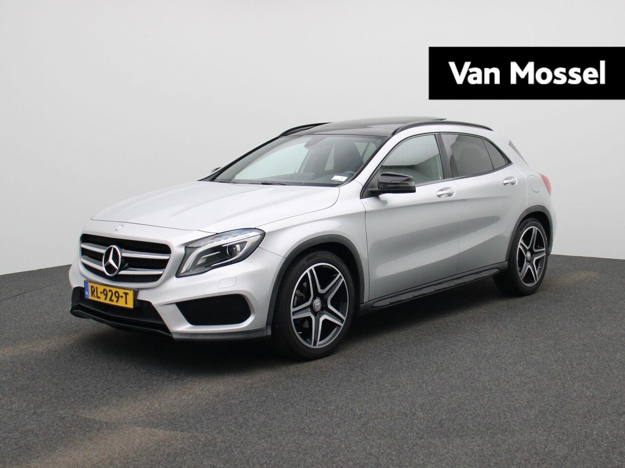 Mercedes-Benz GLA-Klasse - 200 Ambition | PANO-SCHUIFDAK | NAVIGATIE | STOELVERWARMING | CAMERA - AutoWereld.nl
