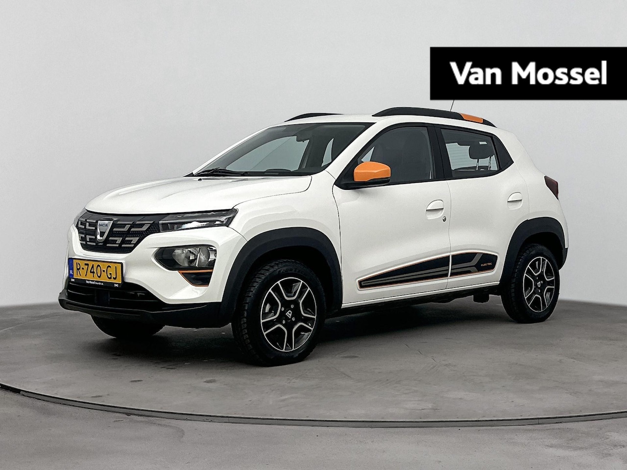 Dacia Spring - Comfort Plus 27 kWh 45PK | Navigatie | Leder | Achteruitrijcamera | Parkeersensoren | Appl - AutoWereld.nl