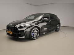 BMW 1-serie - 5-deurs 118i | M-Sportpakket | LED | Leder | Navigatie | Schuifdak | Sportstoelen | DAB |