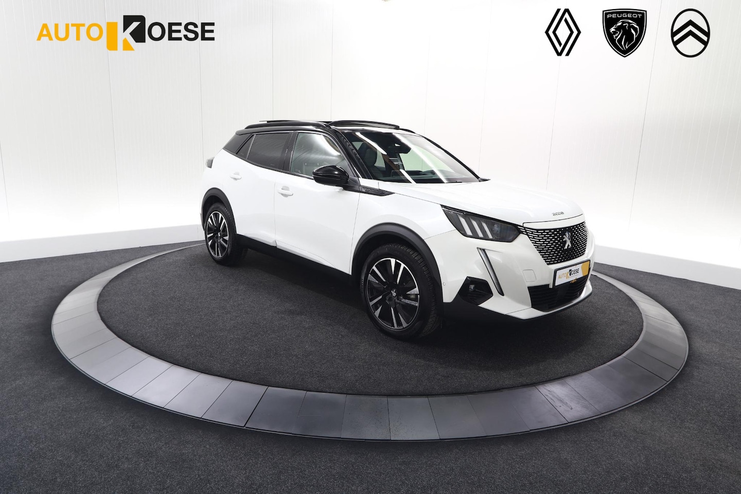 Peugeot e-2008 - EV GT Pack 50 kWh | Schuif-/Kanteldak | Adaptieve Cruise Control | Camera | Dodehoekdetect - AutoWereld.nl