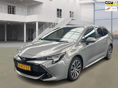 Toyota Corolla Touring Sports - 1.8 Hybrid Dynamic / NAP / Dealer onderhouden / Trekhaak / MCC / Gouda