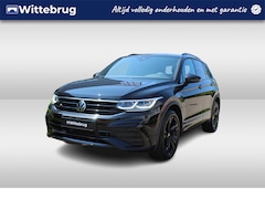 Volkswagen Tiguan - 1.4 TSI eHybrid 245pk DSG R-Line Business+ / Panoramadak / Black Style / 19" LMV / Trekhaa
