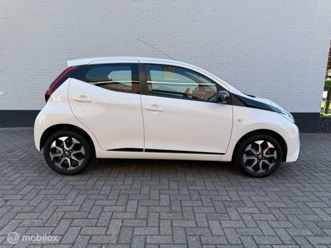 Toyota Aygo - 1.0 VVT-i x-clusiv 1.0 VVT-i x-clusiv - AutoWereld.nl