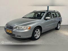 Volvo V70 - 2.5T AWD Edition AUTOMAAT / SCHUIFDAK / LEER
