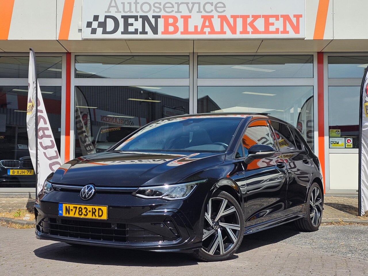 Volkswagen Golf - 1.5 eTSI R-Line Bns Automaat BJ.2021 / Panodak / Navi / Led / Virt.Dashb. / 18"Lmv / Trekh - AutoWereld.nl