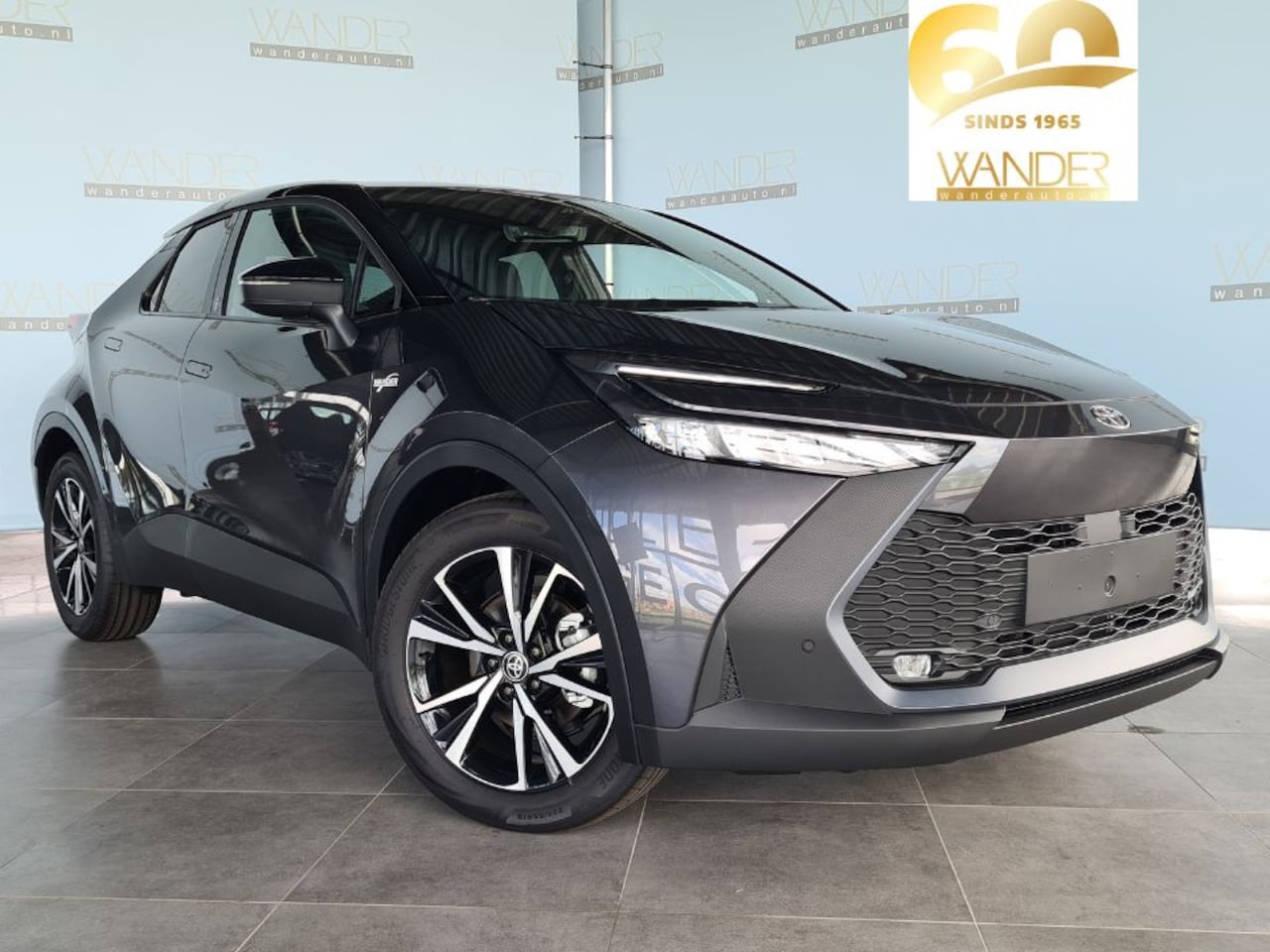 Toyota C-HR - 1.8 Hybrid140 Bi-Tone /Stoelverwarming/Apple Carplay/Nav/Camera/Adaptieve cruise control - AutoWereld.nl