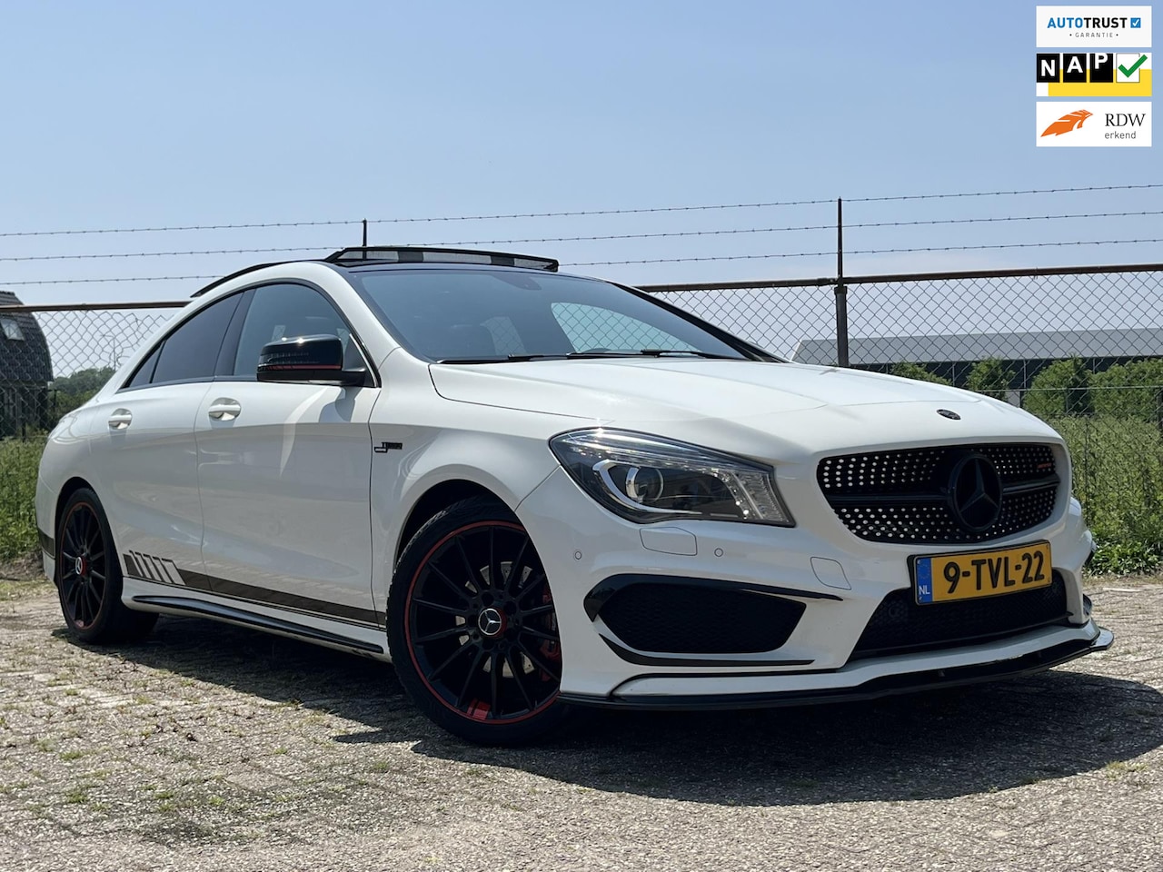 Mercedes-Benz CLA-Klasse - 180 CLA 45 AMG LOOK Panoramadak Stoelverwarming - AutoWereld.nl