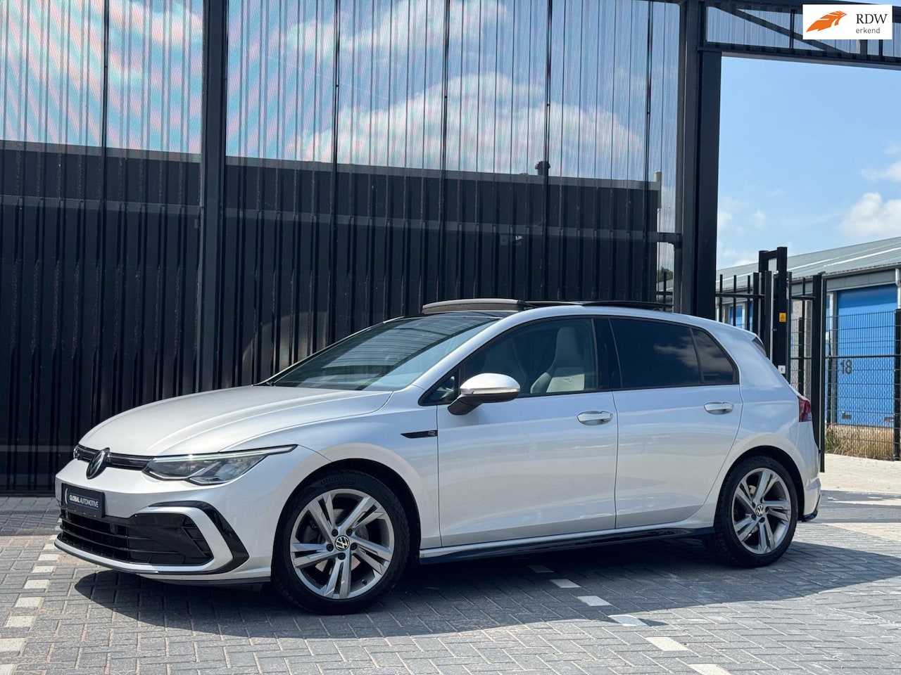 Volkswagen Golf - 1.5 eTSI 150PK R LINE - PANORAMADAK - STUURVERWARMING - AutoWereld.nl