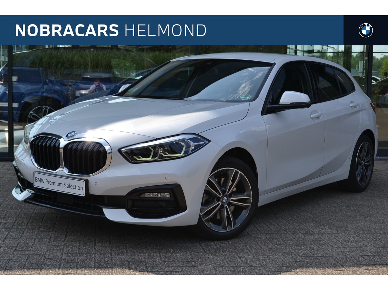 BMW 1-serie - 118i Sport Line Automaat / Sportstoelen / LED / Live Cockpit Professional / PDC / Cruise C - AutoWereld.nl