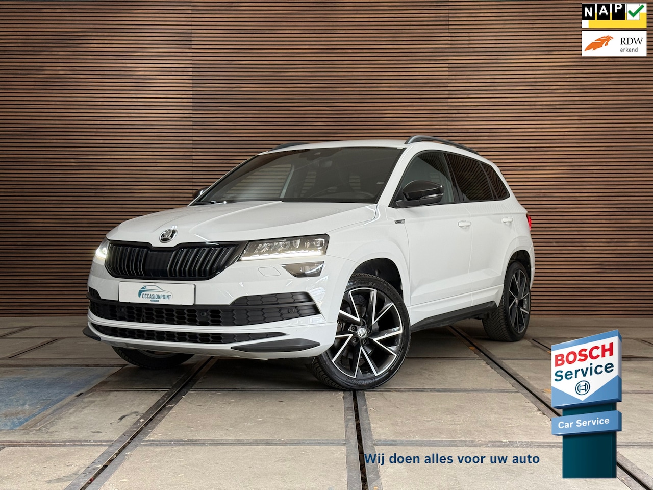 Skoda Karoq - 1.5 TSI DSG 4x4 Sportline Business | 1800KG Trekgewicht | Carplay | Sportstoelen | Camera - AutoWereld.nl