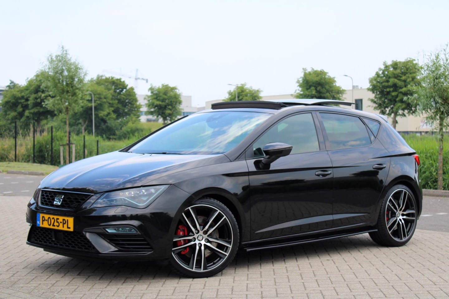 Seat Leon - 2.0 TSI CUPRA 300 l Pano l Virtual l Camera - AutoWereld.nl