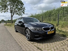 BMW 3-serie Touring - 330e 292 pk High Exe, M-pakket, Panoramadak, Car-play, Keyless entree, Stuur en Stoel verw