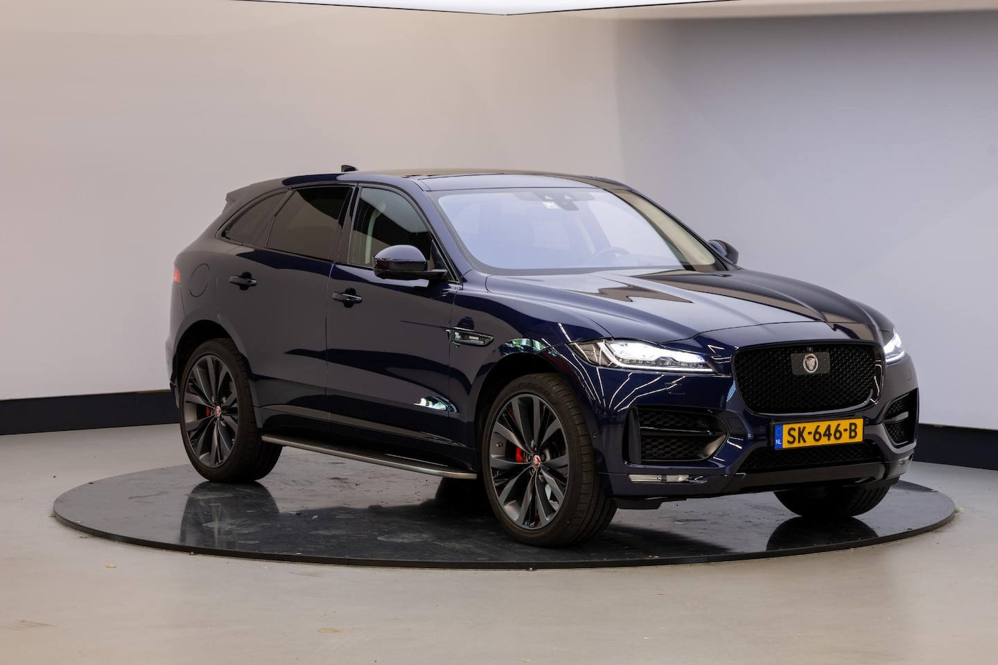 Jaguar F-Pace - 2.0 Portfolio AWD 30t 2.0 Portfolio AWD 30t - AutoWereld.nl