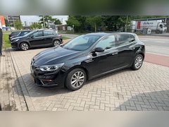 Renault Mégane - 1.2 TCe Limited Climate control Cruise control parkeersensor achter Trekhaak Navigatie Lic