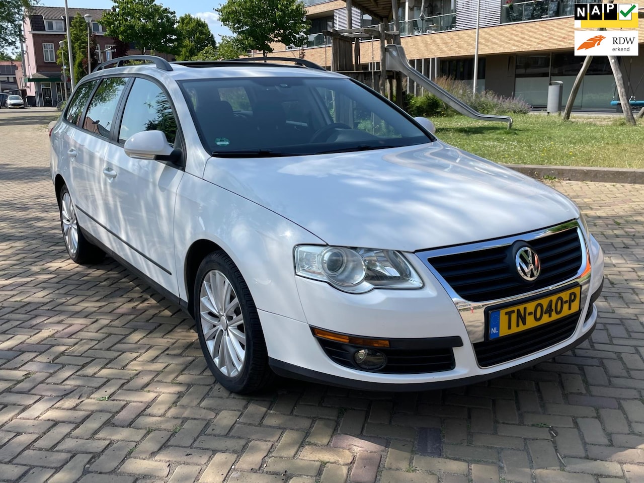Volkswagen Passat Variant - 1.4 TSI Trendline 1.4 TSI Trendline, Aut, Open dak, Stoelverw, Carplay, Cruise, Airco, Lmv! - AutoWereld.nl