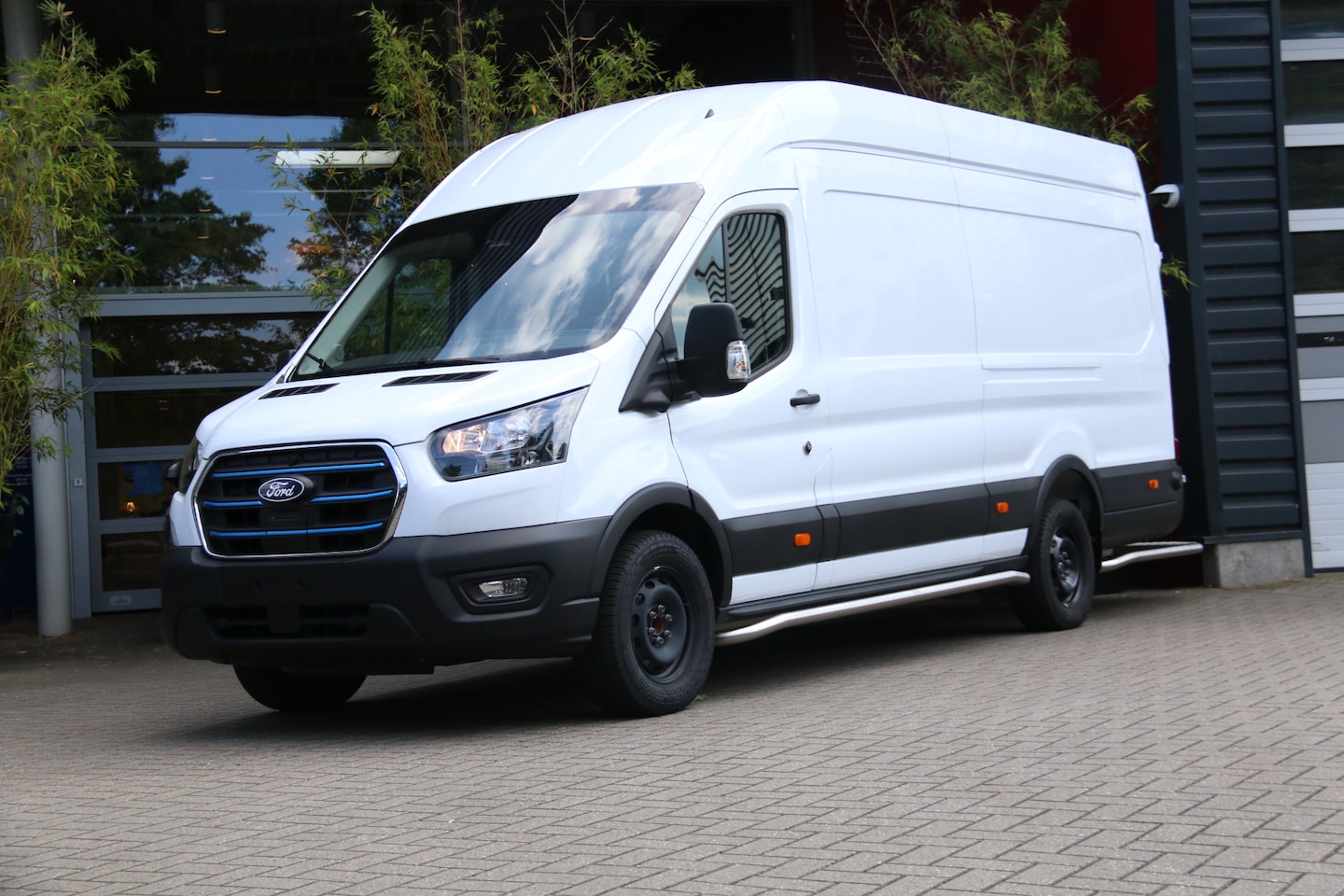 Ford E-Transit - bestelwagen 350 L4 68kWh Trend | Subco klaar! | Achterdeuren (Openingshoek 180 Graden) | C - AutoWereld.nl