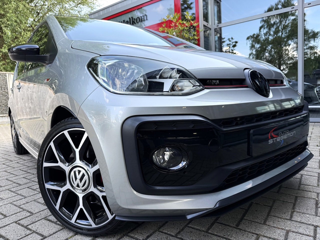 Volkswagen Up! - 1.0 TSI GTI 116PK *!* NAVI/ BEATS/ 17 INCH/ CRUISE/ STOELVERWARMING *!* - AutoWereld.nl