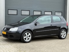 Volkswagen Golf - 1.6 FSI 102PK Turijn Airco Cruise Trekhaak