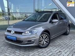 Volkswagen Golf - 1.4 TSI Highline Automaat / Panoramadak / Camera / Stoelverwarming