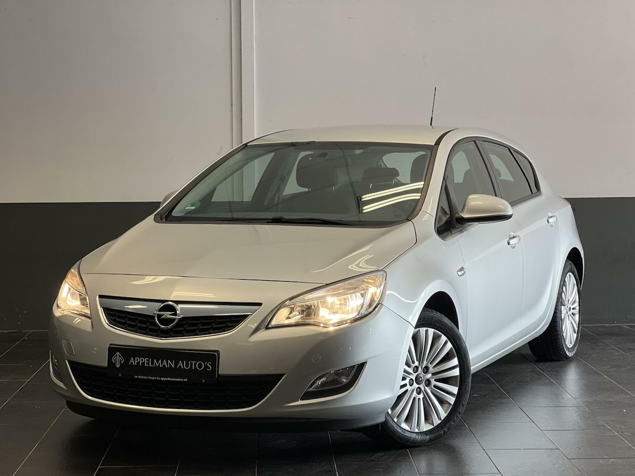 Opel Astra - 1.4 Turbo Sport | Stuurverwarming | Stoelverwarming | Trekhaak | Airco | Cruise Controle | - AutoWereld.nl