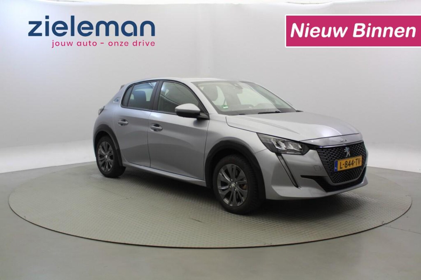 Peugeot e-208 - Active Pack 50 kWh - Carplay, Stoelverwarming, SOH 92% - AutoWereld.nl