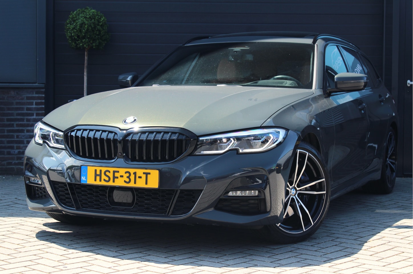 BMW 3-serie Touring - 330i M sport | H&K | HUD | Pano | High Executive - AutoWereld.nl