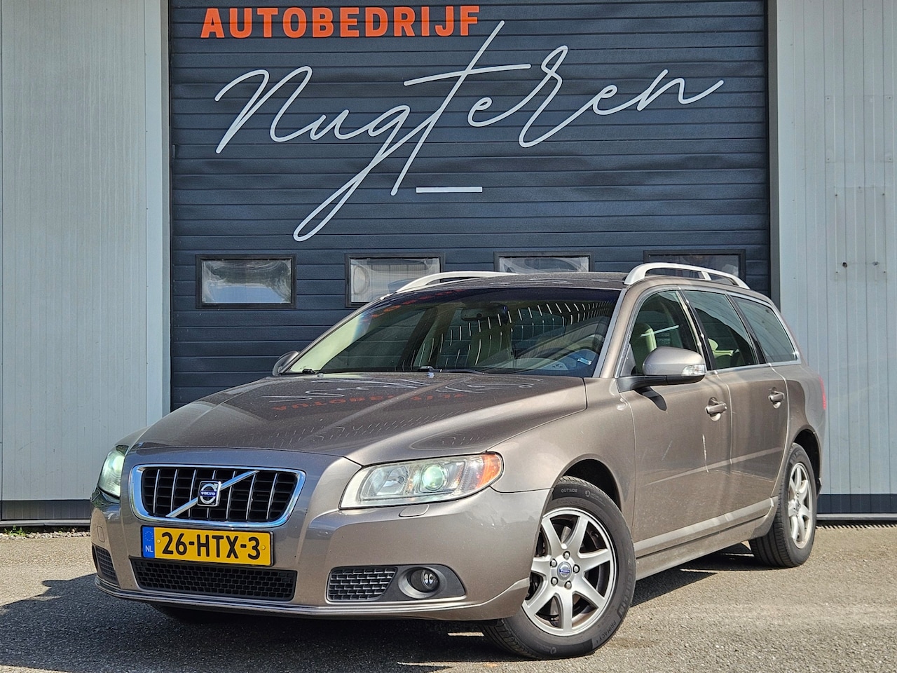 Volvo V70 - 2.4 D5 Summum |Xenon| Leder| Prijs exclusief BPM| - AutoWereld.nl