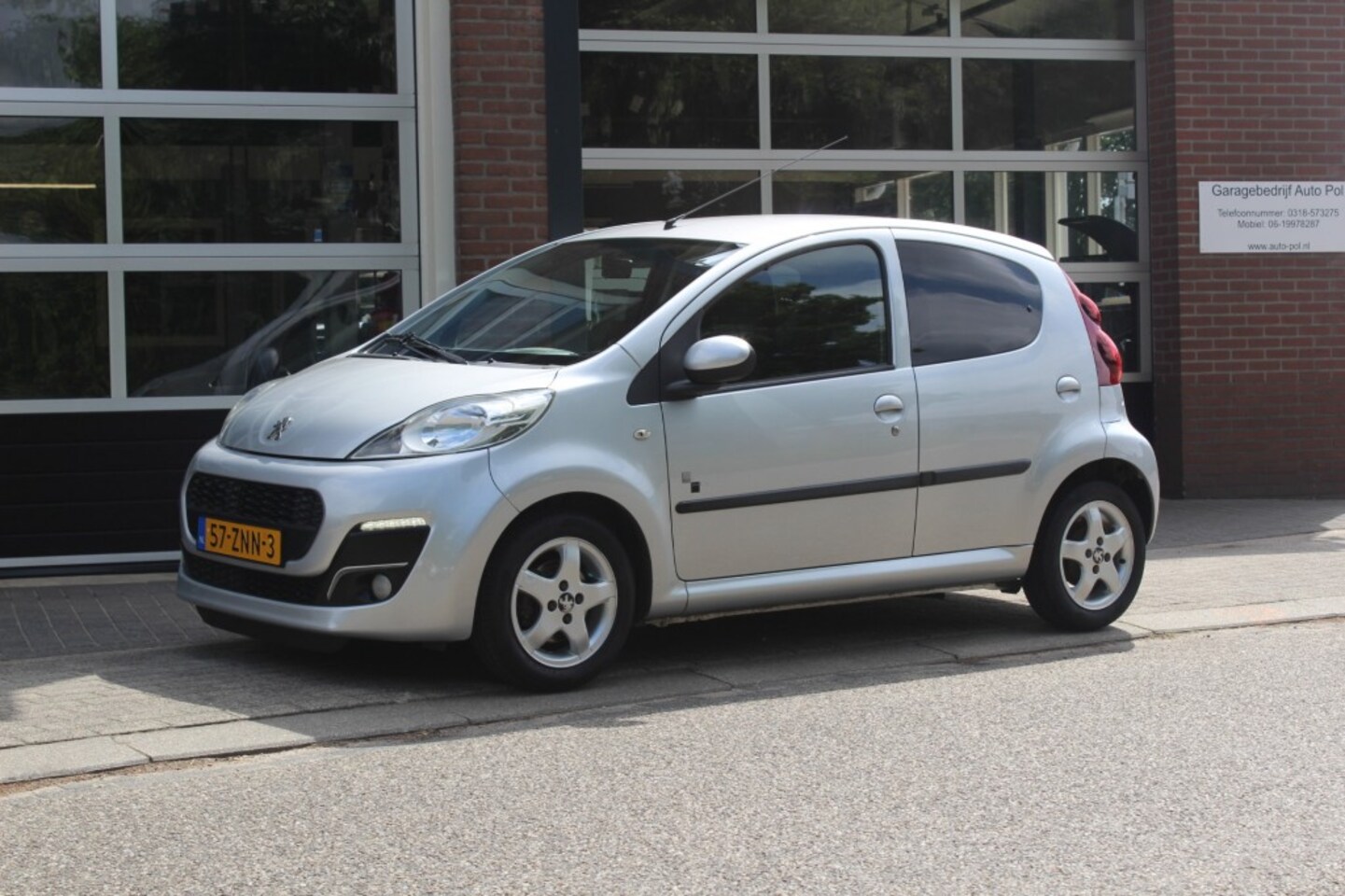 Peugeot 107 - 1.0 Black & Silver 1.0 BLACK en SILVER - AutoWereld.nl
