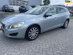 Volvo V60 Cross Country - 2.0 D3 Momentum adaptief cc, prijs NL €5900