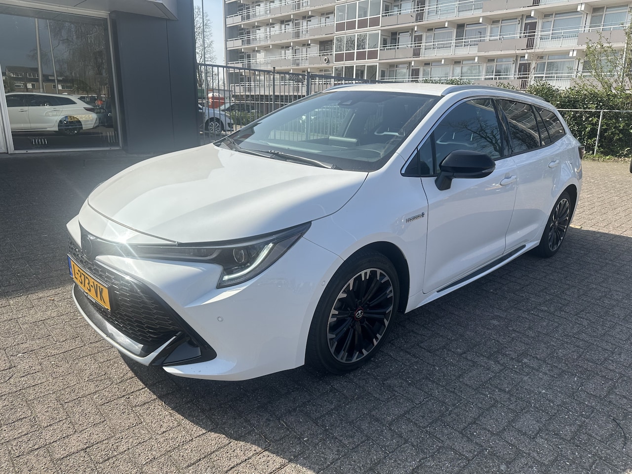 Toyota Corolla Touring Sports - 2.0 Hybrid GR-Sport Lmv Pdc Navi Cruise Klima Nap - AutoWereld.nl