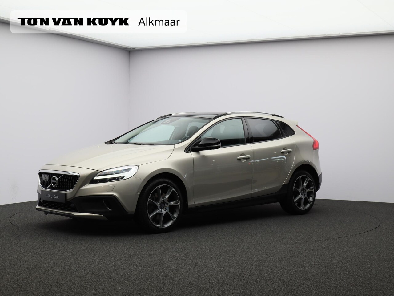 Volvo V40 Cross Country - T3 Automaat Polar+ Luxury / Adapt. cruise / Trekhaak / Stoel+voorruitverwarming / Elektr. - AutoWereld.nl