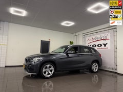 BMW X1 - SDrive20i Limited Series * Automaat / Navigatie / Trekhaak / NL Auto
