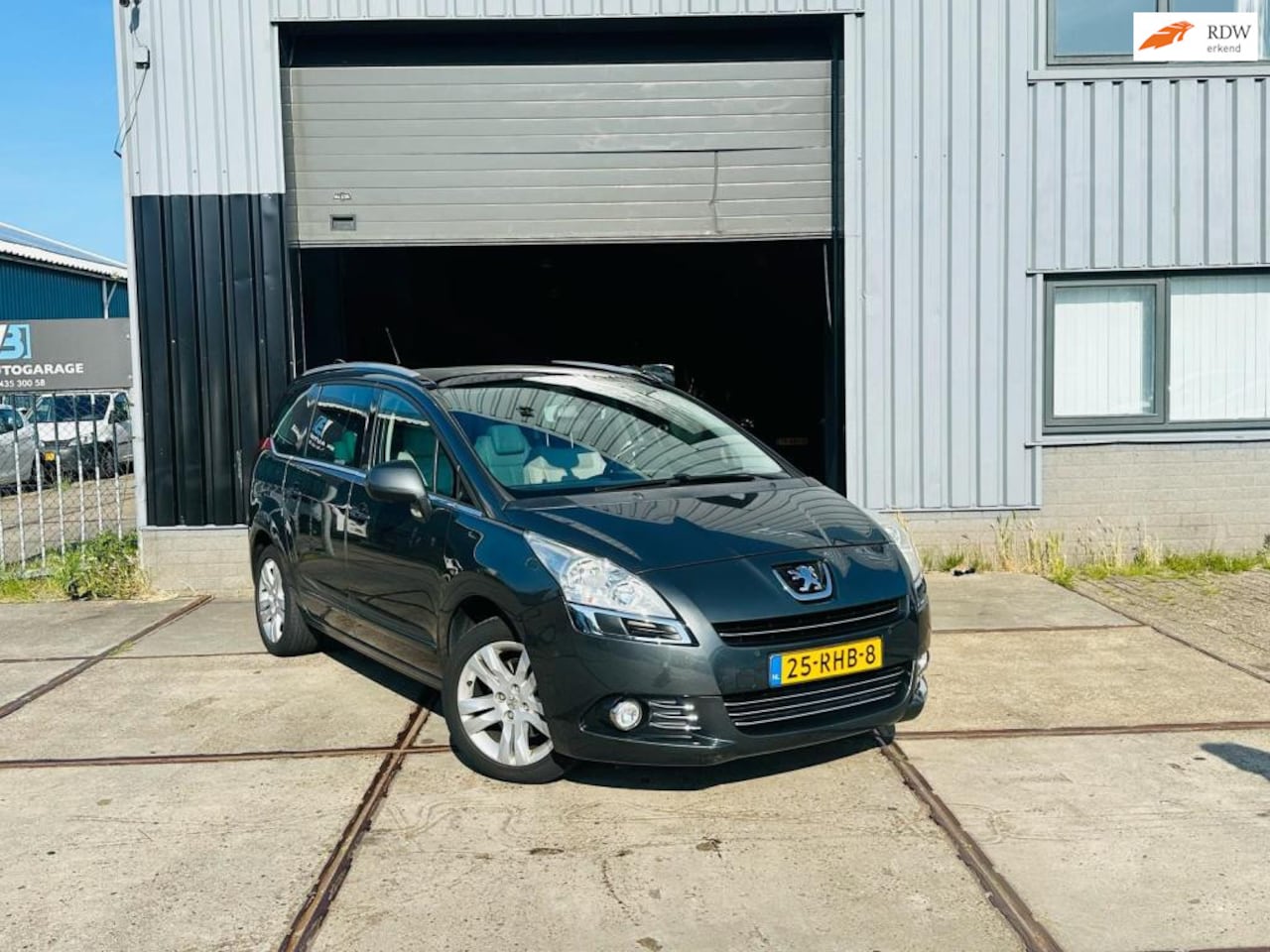 Peugeot 5008 - 1.6 THP Blue Lease Executive 7p. 1.6THP BlueLease Executive7p (NAVI+PANO+LEER) - AutoWereld.nl