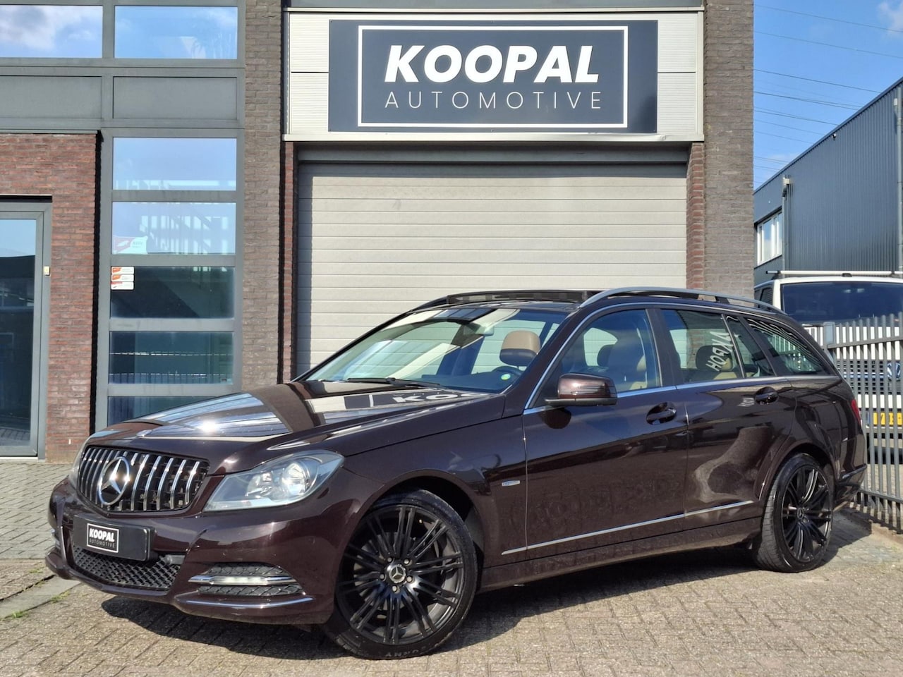 Mercedes-Benz C-klasse Estate - 180 Premium Edition | Panoramadak | Camera | Leer | NAP - AutoWereld.nl