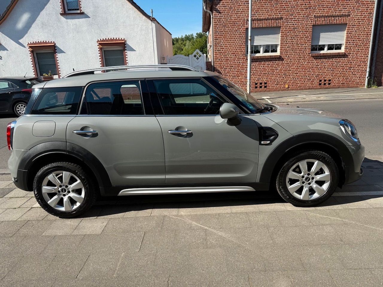 MINI Countryman - Mini 1.5 One Pepper. Eerste eig !! Moonwalk Grey ! - AutoWereld.nl