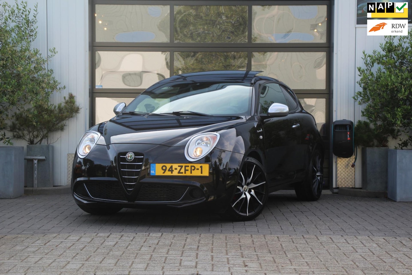 Alfa Romeo MiTo - 0.9 TwinAir Sportiva - LEDER - NAVI - PANO - 18INCH - ORG NL - PERF ONDERHOUDEN - AutoWereld.nl